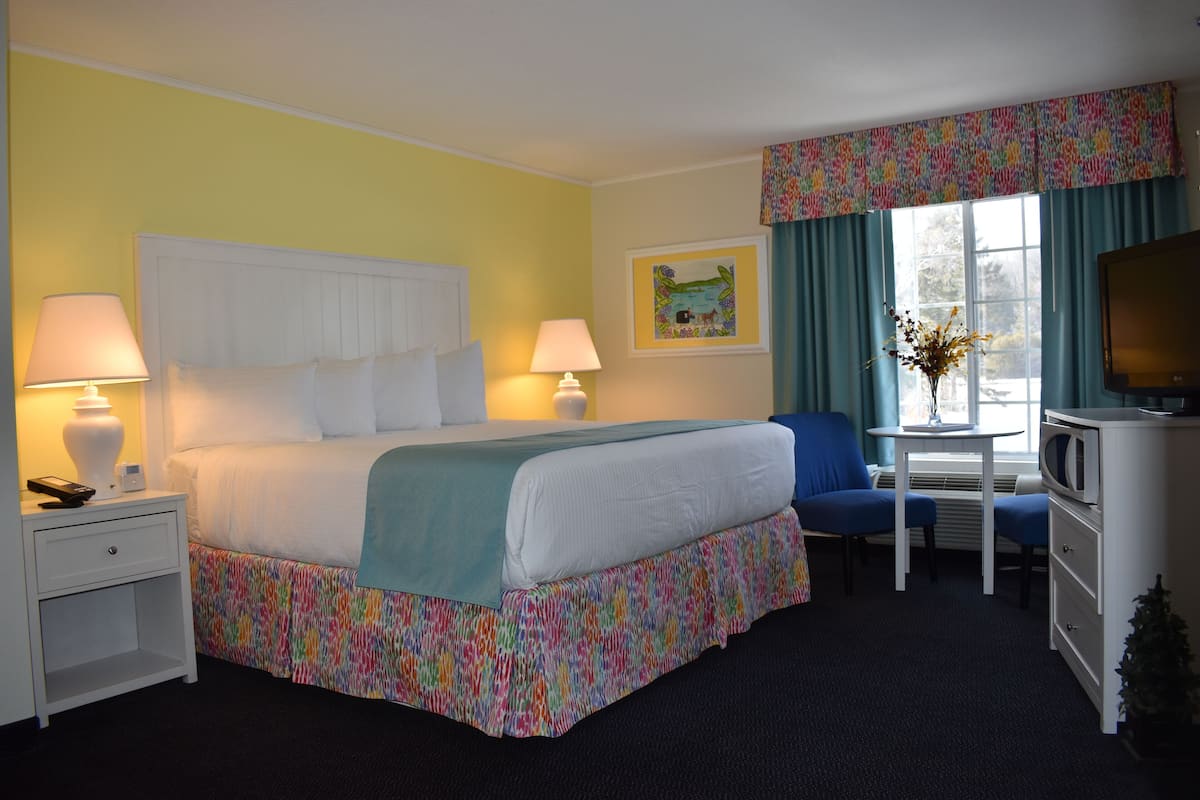 1 bedroom, blackout drapes, iron/ironing board, free WiFi