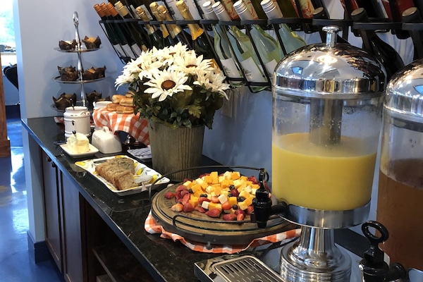 Free daily continental breakfast