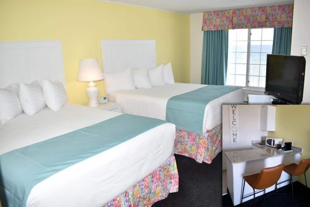 Deluxe Room, Lake View | 1 bedroom, blackout drapes, iron/ironing board, free WiFi