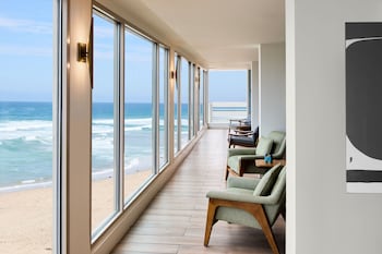 3 bars/lounges, lobby lounge at Monterey Beach Hotel, a Tribute Portfolio Hotel
