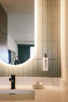 Combined shower/tub, rainfall showerhead, free toiletries, hair dryer at Monterey Beach Hotel, a Tribute Portfolio Hotel