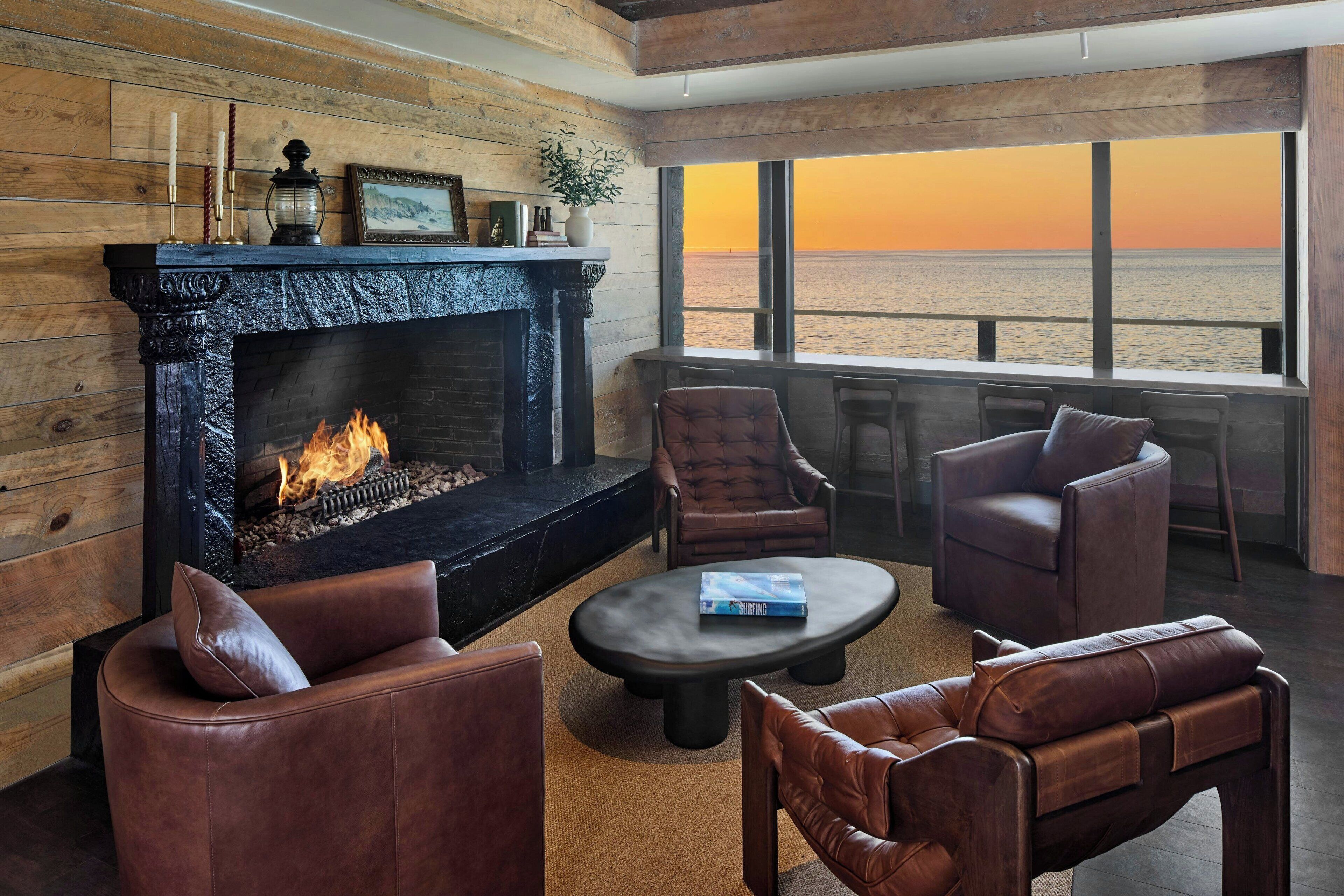 3 restaurants servant le déjeuner, spécialités Cuisine californienne