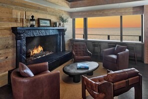 3 ห้องอาหาร, บริการอาหารกลางวัน อาหารเย็น, อาหารแคลิฟอร์เนีย