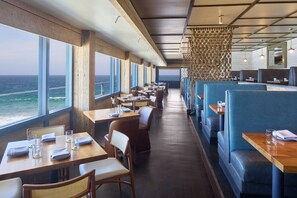 3 ห้องอาหาร, บริการอาหารกลางวัน อาหารเย็น, อาหารแคลิฟอร์เนีย