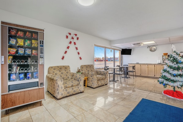 Lobby - Devils Lake Inn By OYO Near Devils Lake Regional Airport (Devils Lake)