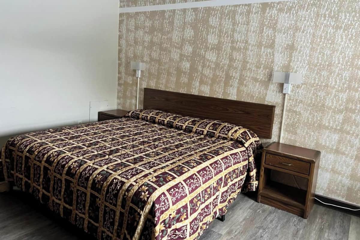 Desk, free WiFi, bed sheets, alarm clocks