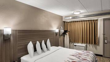 1 slaapkamer, een bureau, een laptopwerkplek, gratis babybedden