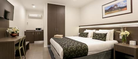 Studio Deluxe, 1 très grand lit | Décoration personnalisée, bureau