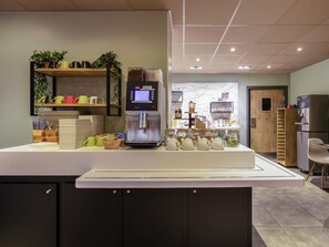 Daily buffet breakfast for a fee - ibis La Rochelle Centre Historique Hotel (La Rochelle)