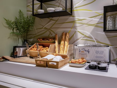 Desayuno buffet diario (EUR 10.5 por persona)