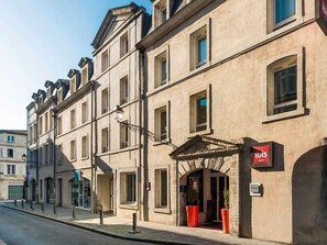 Exterior - ibis La Rochelle Centre Historique Hotel (La Rochelle)