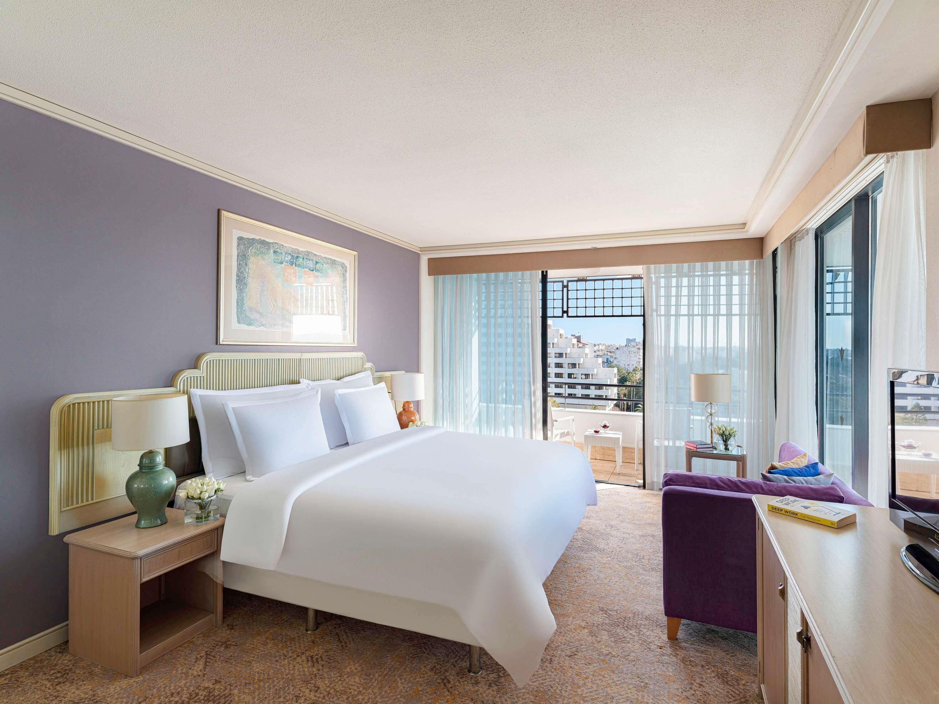 Standard Room (Accessible) | Premium bedding, minibar, in-room safe, blackout drapes