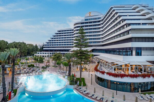 2 outdoor pools, pool umbrellas, pool loungers
