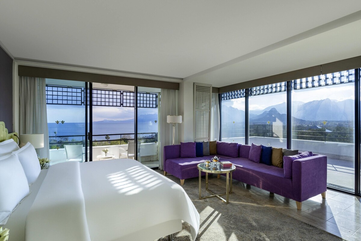 Deluxe Terrace Suite, Sea View, King Bed, Two Sofas