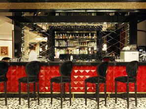 7 bars/lounges, lobby lounge, cocktail bar, cocktail bar