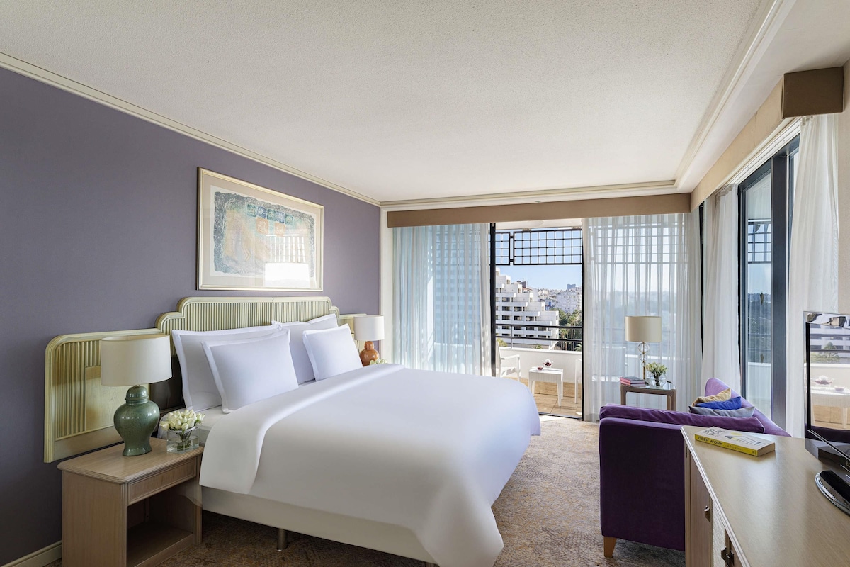 Premium bedding, minibar, in-room safe, blackout curtains