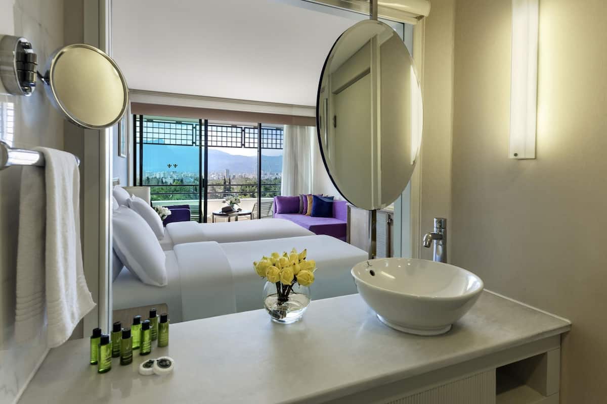 1 bedroom, premium bedding, minibar, in-room safe