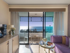 Deluxe Panoramic King Bed, Sea View | Literie de qualité supérieure, minibar, coffres-forts dans les chambres