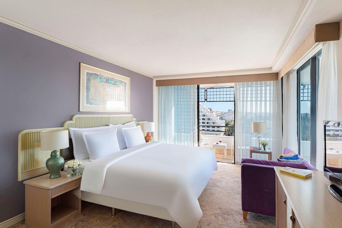1 bedroom, premium bedding, minibar, in-room safe