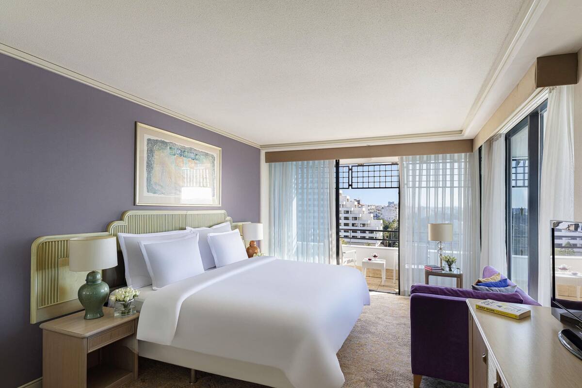 1 bedroom, premium bedding, minibar, in-room safe