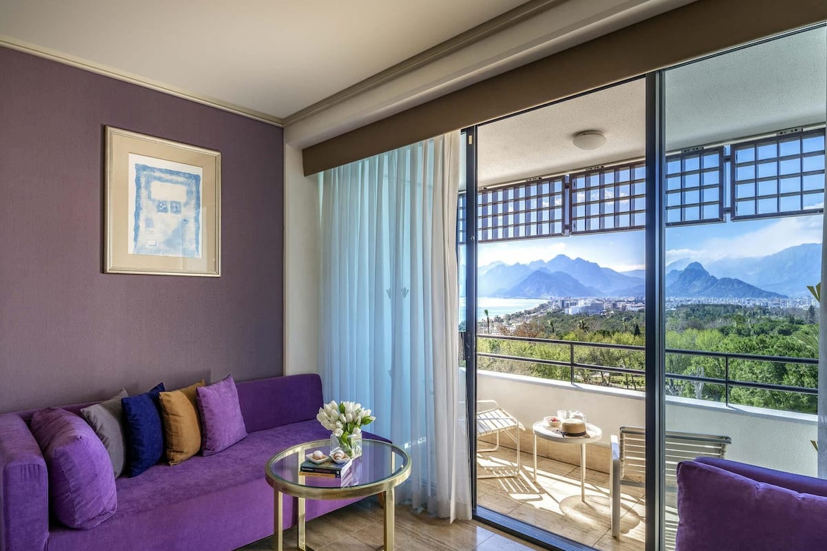 Premium bedding, minibar, in-room safe, blackout drapes