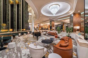 3 bars/lounges, lobby lounge, cocktail bar, cocktail bar