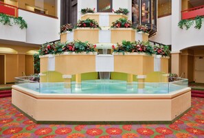 Lobby lounge - Holiday Inn Hotel & Suites Springfield - I-44 by IHG (Springfield)