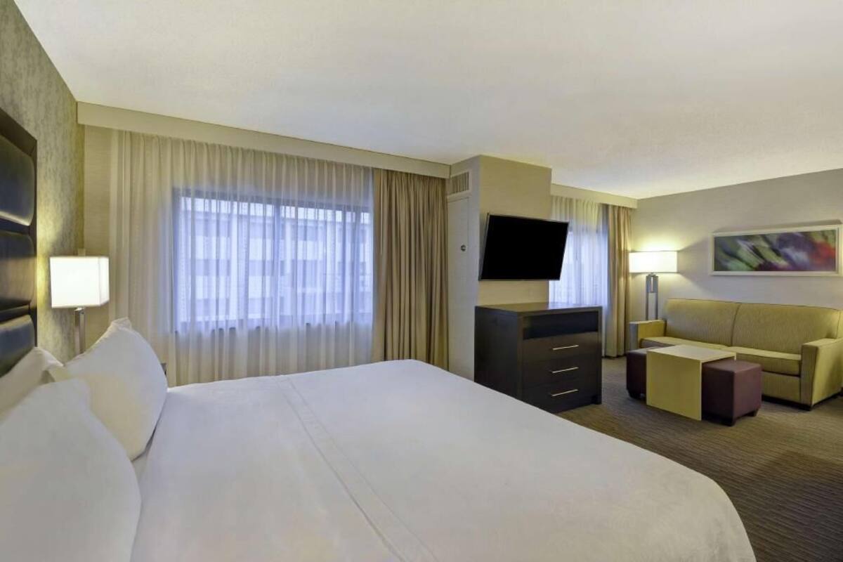 Premium bedding, down comforters, in-room safe, desk