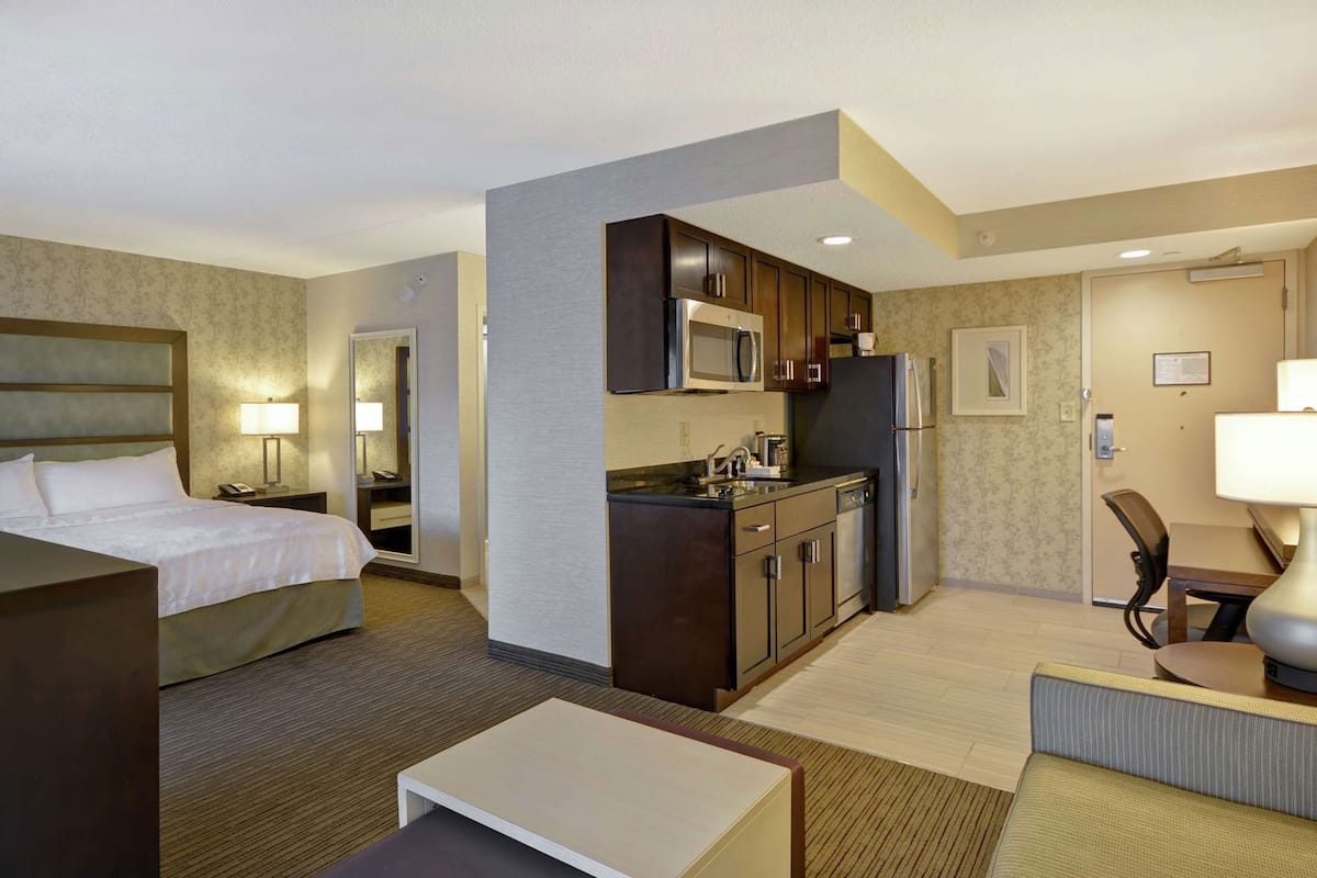 Premium bedding, down comforters, in-room safe, desk