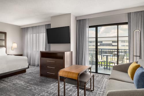 King, Suite, 1 Bedroom, Non Smoking, Balcony | Living area