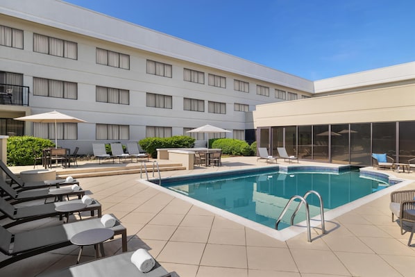 Innendørsbasseng og sesongbasert utendørsbasseng