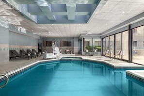 Piscine couverte, piscine extérieure (ouverte en saison)