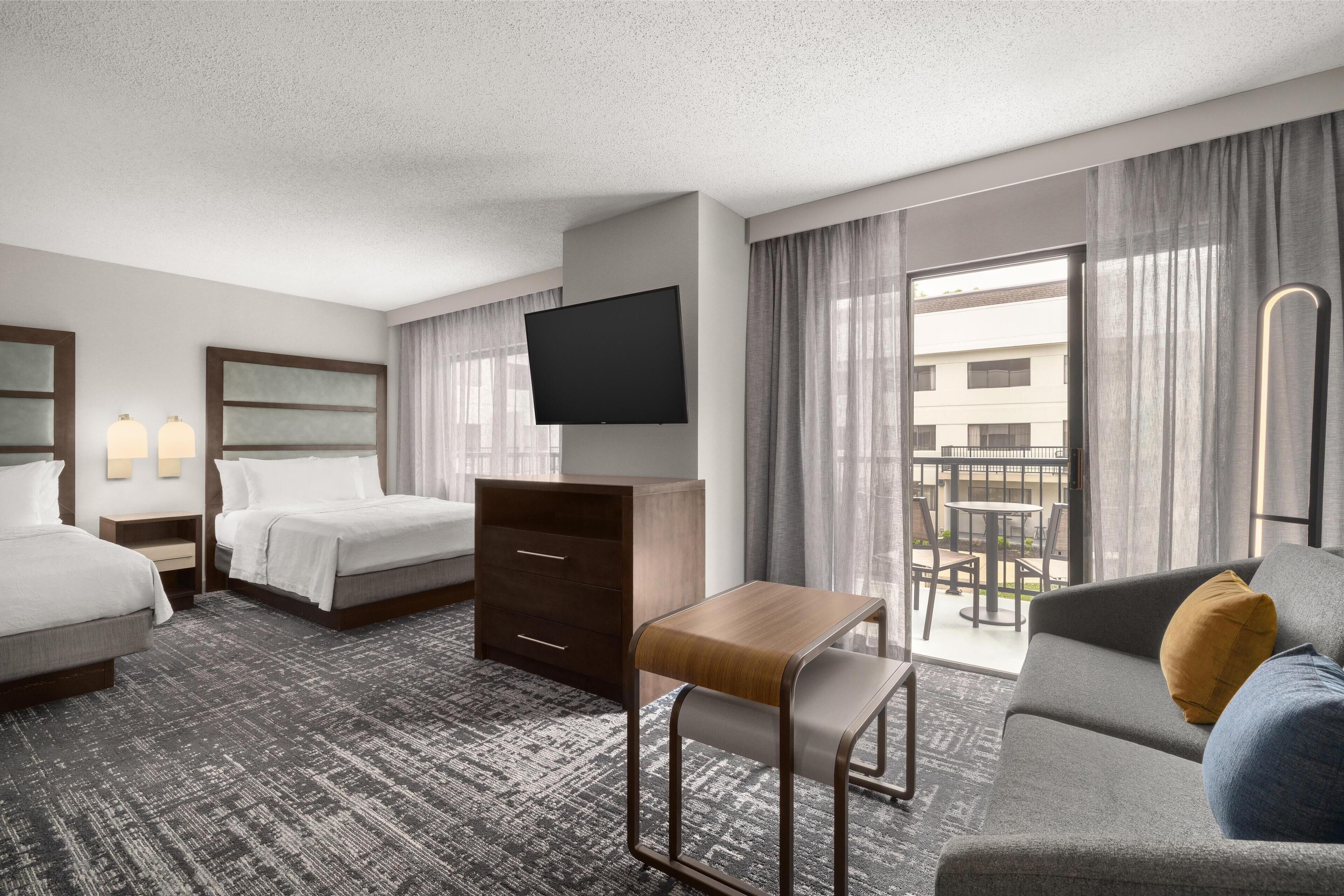 suite, 1 bedroom, non smoking, balcony | living area | 27-inch tv with cable channels, mp3 dock