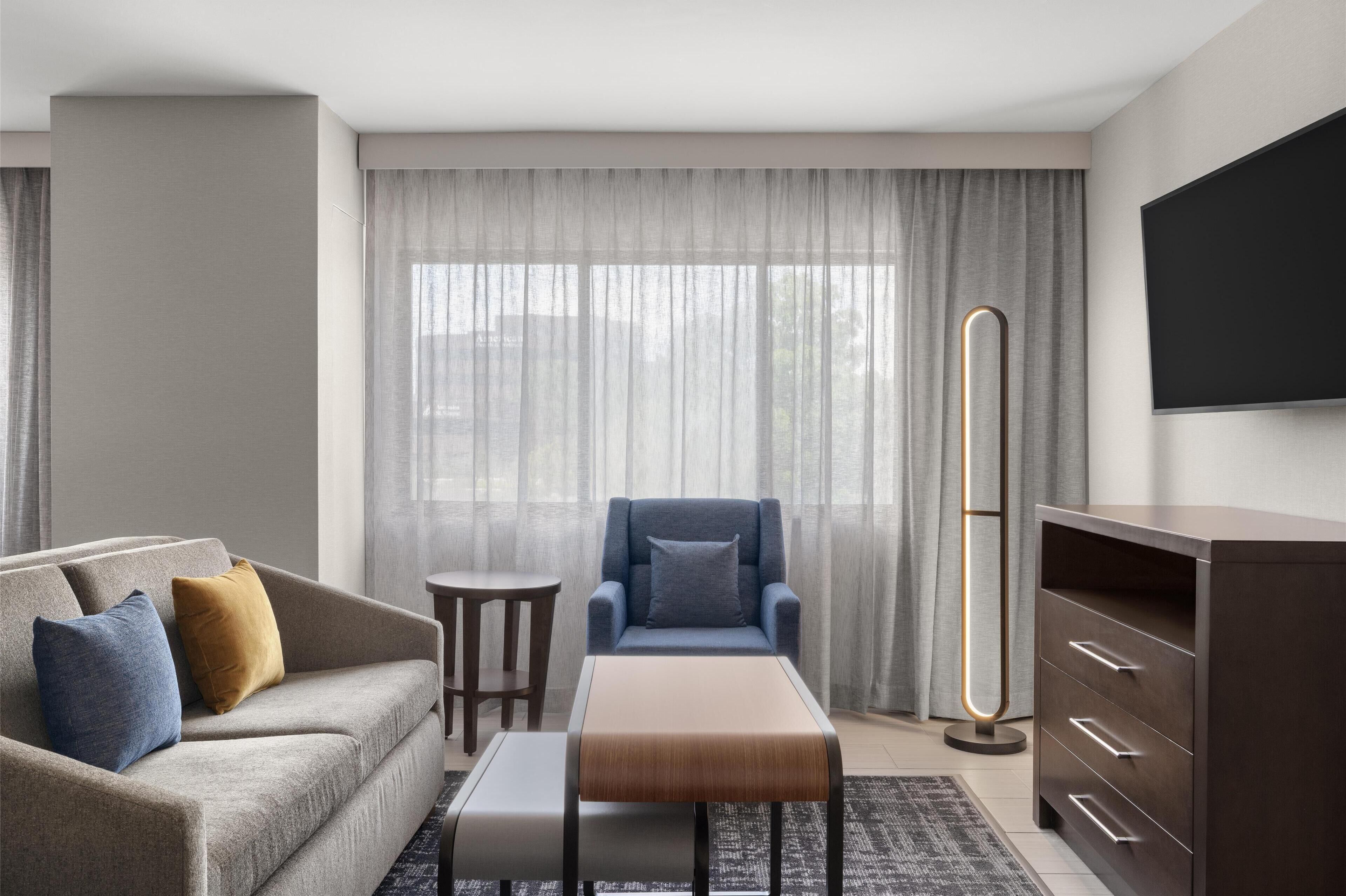 king, presidential suite, 1 bedroom, non smoking | living area | 27-inch tv with cable channels, mp3 dock