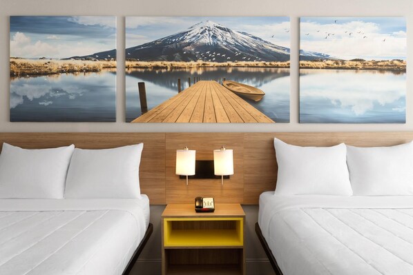 In-room safe, desk, laptop workspace, blackout curtains - Days Hotel by Wyndham Williamsburg I-64 (Williamsburg)