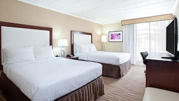 Premium bedding, desk, blackout curtains, free WiFi