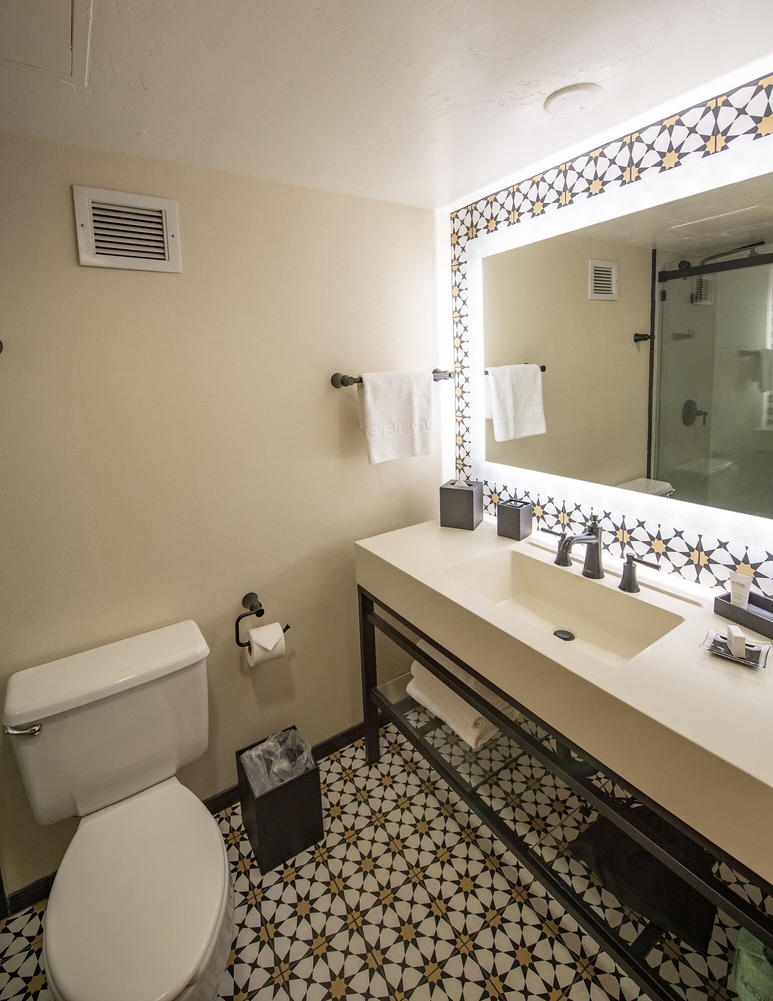 combined shower/bathtub, eco-friendly toiletries, hair dryer, towels