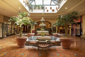 Coin salon dans le hall