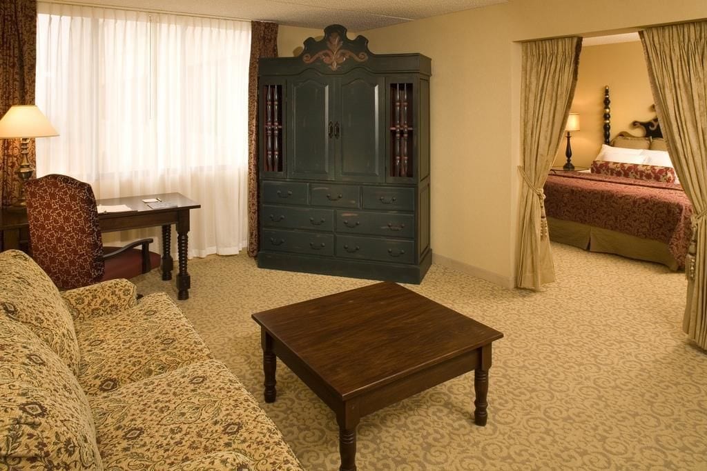 junior suite, 1 king bed (deluxe) | living area | 40-inch led tv with cable channels, tv