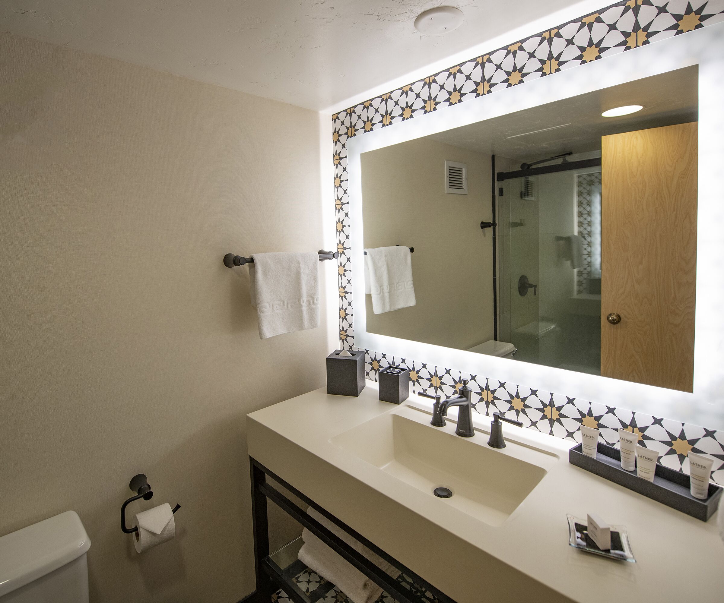 combined shower/bathtub, eco-friendly toiletries, hair dryer, towels