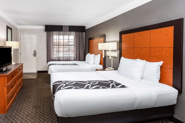 1 bedroom, pillowtop beds, desk, blackout drapes