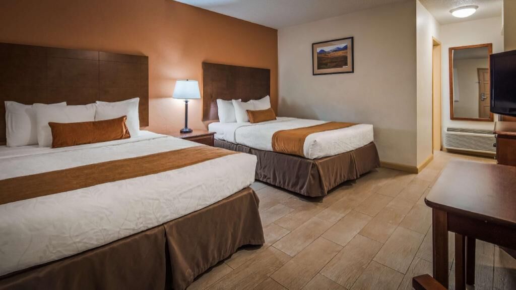Premium bedding, in-room safe, blackout drapes, iron/ironing board