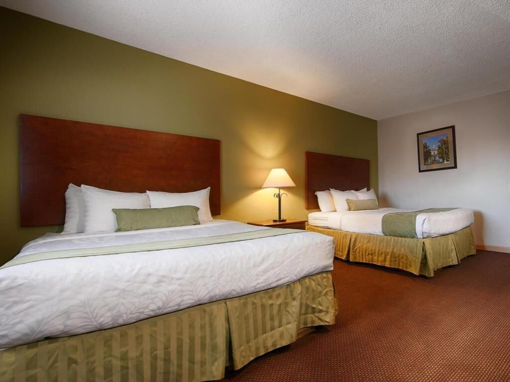 Premium bedding, in-room safe, blackout drapes, iron/ironing board