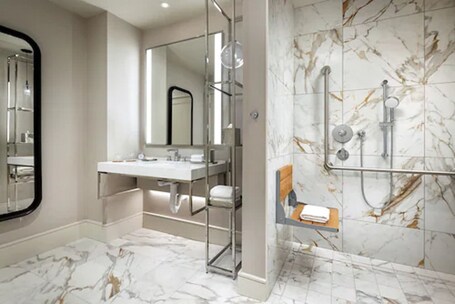 Park Hyatt Toronto - Image 11