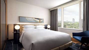 Deluxe Suite, 1 Bedroom, Corner (High Floor) | Premium bedding, minibar, in-room safe, blackout drapes