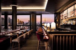 酒吧（店内）