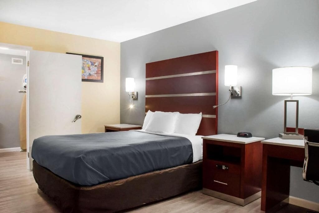 desk, iron/ironing board, free wifi, bed sheets