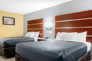 Desk, iron/ironing board, free WiFi, bed sheets - Escape Inn Hershey (Hershey)