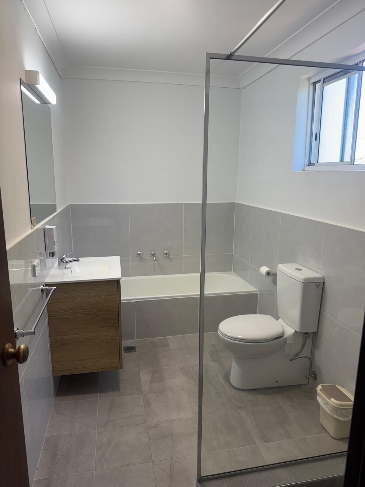 Family Room, Non Smoking, Kitchenette (FAMILY ROOM - NO PETS) | Skrivebord, gratis Wi-Fi