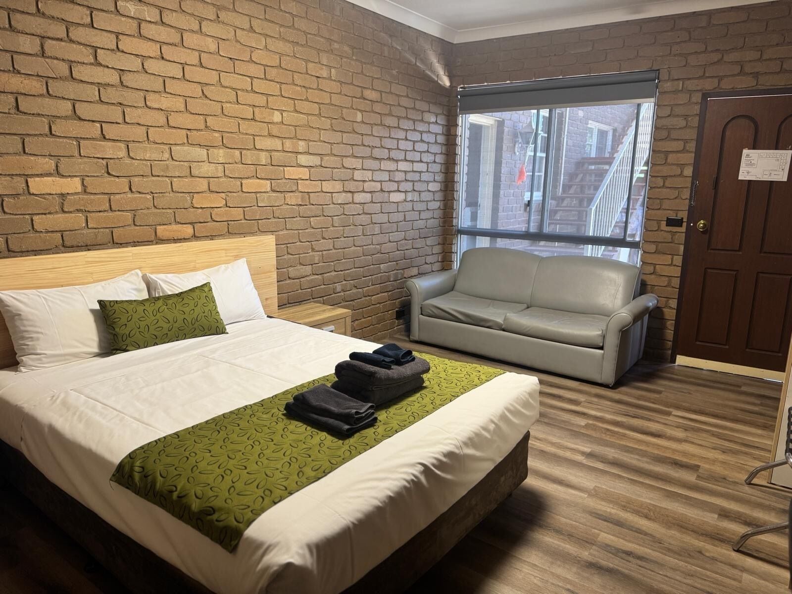 基础双人房 | 办公桌、免费 WiFi